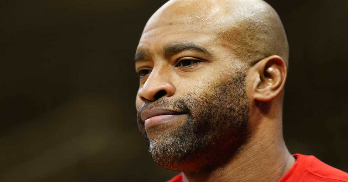 Vince Carter explains why poster dunks are quickly losing popularity in the NBA: “You were looking around, going through the lane, to see who would hit you”