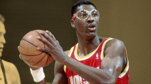 “Imagine you were six-foot-ten and your athleticism was Blake Griffin, that was Hakeem” - Kenny Smith describes the greatness of Hakeem Olajuwon