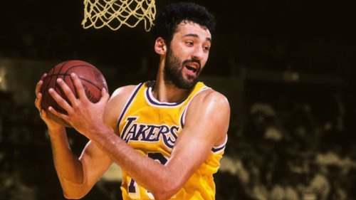 “He enjoyed smoking cigarettes more than shooting free throws in practice” — Vlade Divac was called out for his smoking addiction during his time with the Los Angeles Lakers