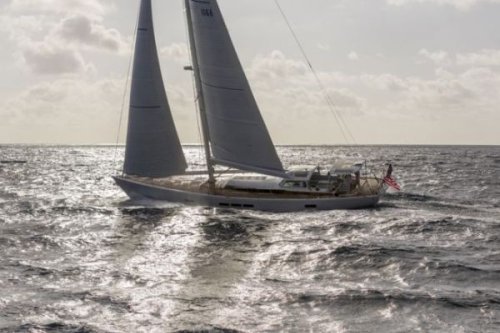 Cirrus : l'élégance classique et la performance moderne selon Stephens Waring Design