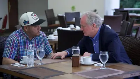 US senator meets man mistakenly deported to El Salvador