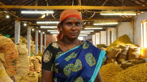 'Their untold stories need to be told': Teens capture India's labourers in pictures