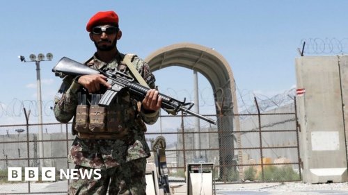 Bagram: Last US and Nato forces leave key Afghanistan base
