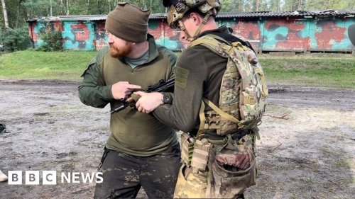 Ukrainian soldiers trained by Worcestershire martial arts expert