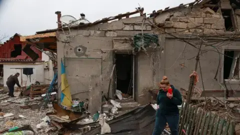 Ukraine and Russia report fighting as 'Easter truce' ends
