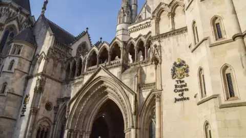 Apple encrypted data row hearing begins in secret