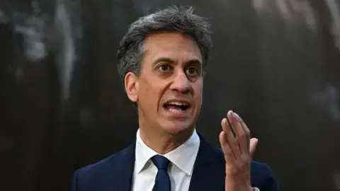 Miliband accuses net zero opponents of 'nonsense and lies'