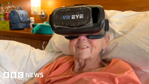 Hospice patients 'lost in the moment' with VR - BBC News