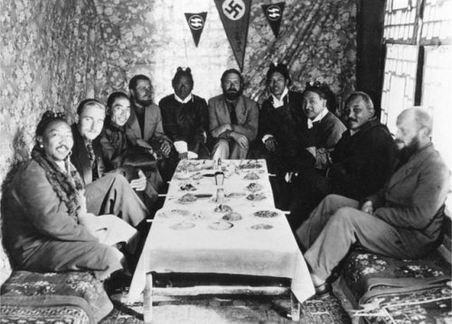 Hiltler : pourquoi le leader nazi a-t-il envoyé une équipe pour rechercher les origines des Aryens au Tibet ?