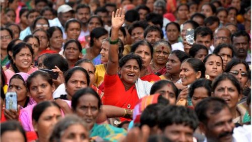 O que está por trás de onda de suicídios de donas de casa na Índia