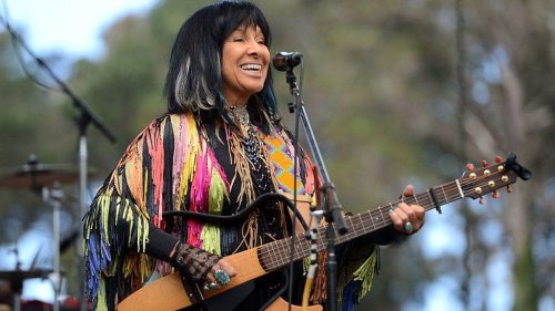 Buffy Sainte-Marie hits back at questions about her Indigenous heritage