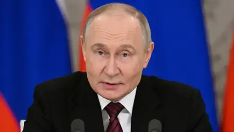 Steve Rosenberg: Putin's offer of talks may be attempt to divide the US and Europe