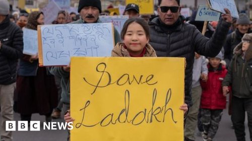 Ladakh: The thousands of Indians protesting in freezing cold