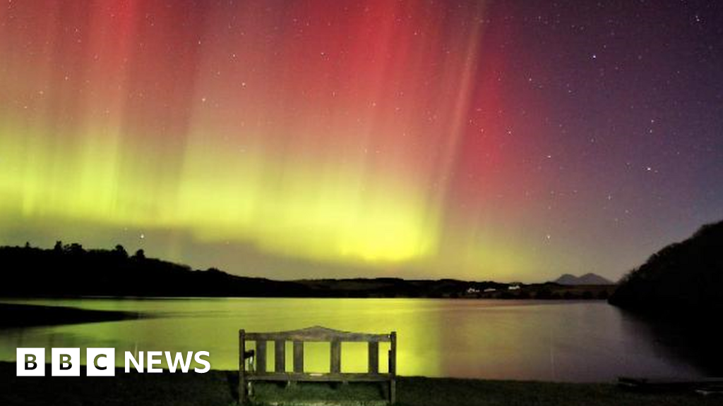 Northern lights: Aurora seen across UK in spectacular display