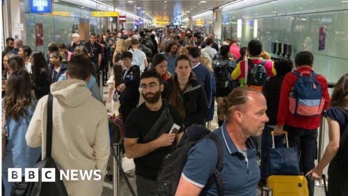 Heathrow told to reduce passenger charge