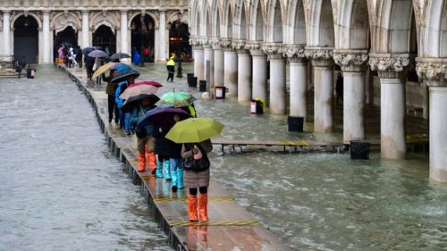 Italy's plan to save Venice from sinking