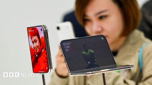 Apple foldable iPhone: New boss starts with gamble on £1,999 device