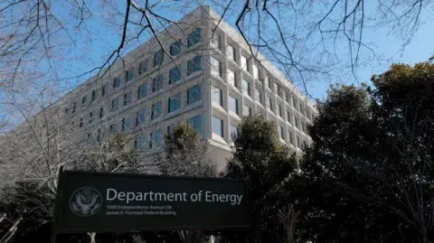 US government tries to rehire nuclear staff it fired days ago