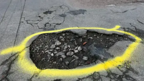 Criminals could fill potholes and clean bins under government plans
