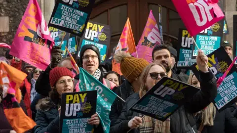 Public sector workers offered up to 4.5% pay rises