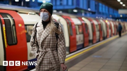 Covid: Nearly 4,000 maskless London passengers hit with fines