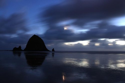 Moon Marvels Above Oregon Coast Are More Than Just a Glow