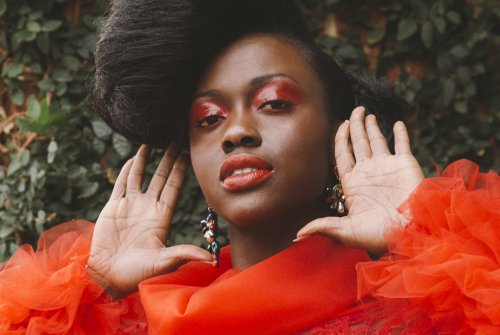 Video premiere: Neo-soul star Akosia announces her arrival with smooth ...