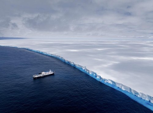 Three times the size of NYC: British research ship crosses paths with world’s largest iceberg