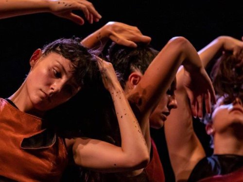 Hommage à Oum Kalthoum : Fouad Boussouf enflamme le musée du quai Branly avec danse et musique