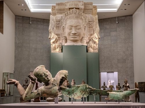 Au musée Guimet, « la Mona Lisa du Cambodge » rayonne au milieu des splendides bronzes d’Angkor