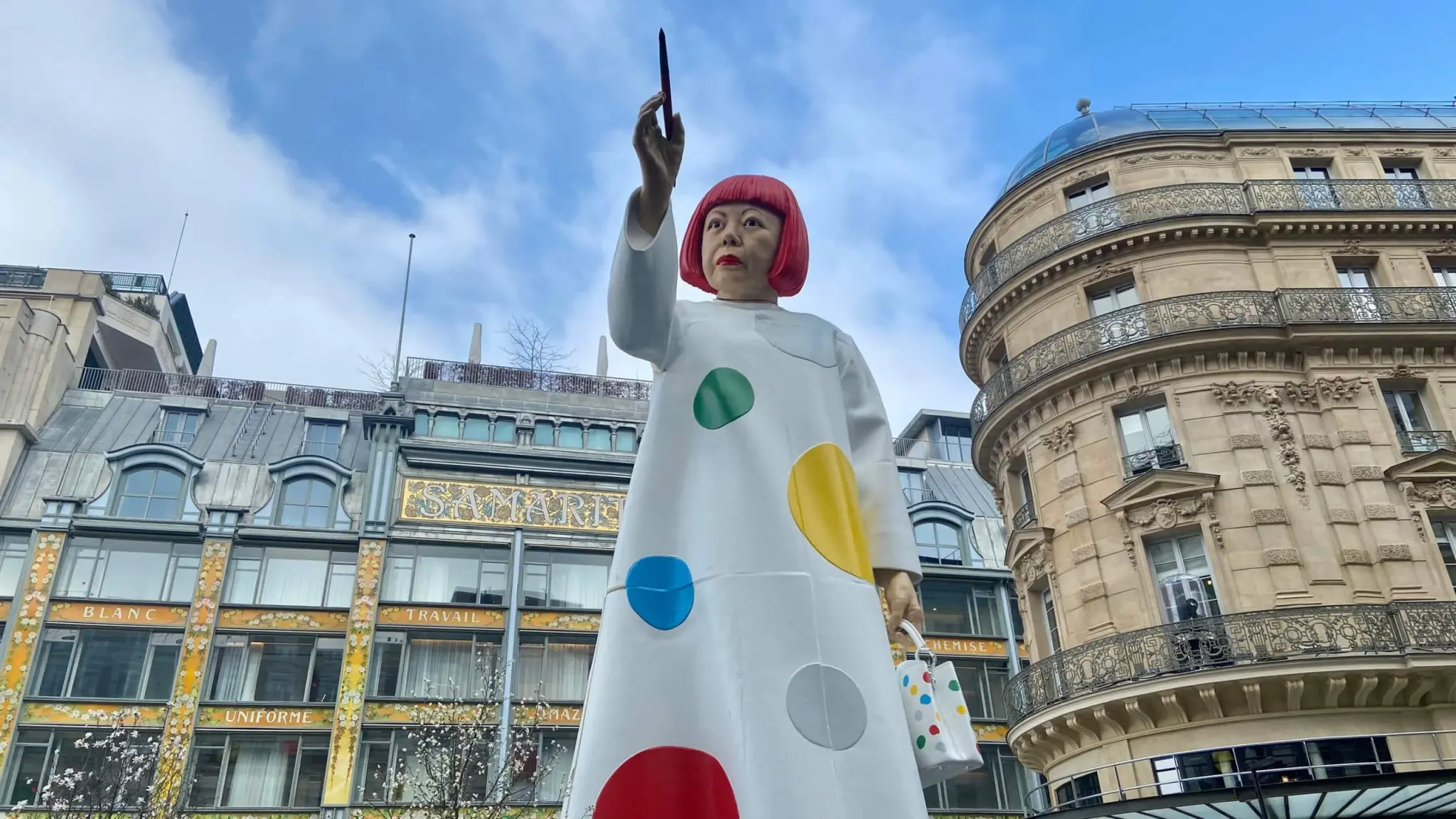 Yayoi Kusama le retour : une nouvelle sculpture géante en face de