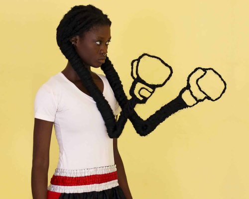Laetitia Ky, l’artiste féministe ivoirienne qui sculpte ses cheveux