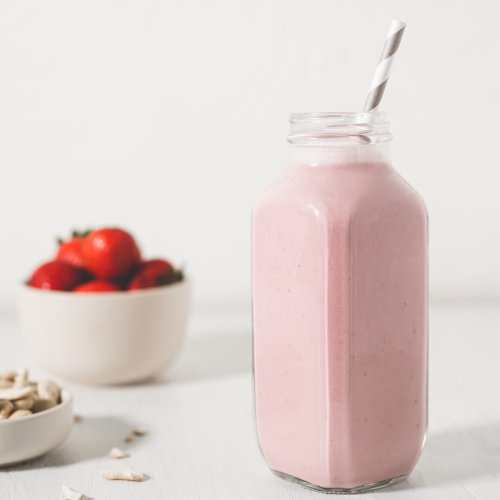 Healthy Strawberry Shortcake Dessert Smoothie (without milk)