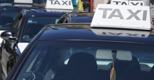 Glasgow cab driver who set off while passenger not fully in car keeps licence