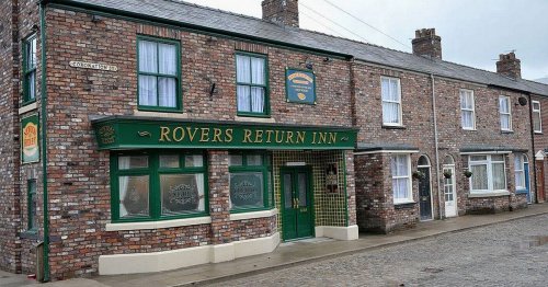 Coronation Street Rovers Return's new barmaid makes debut as fans deliver their verdict