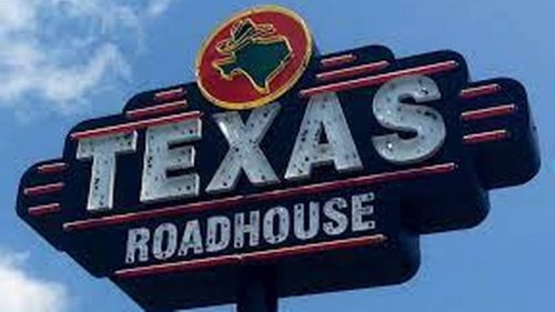 Here’s who gets to dine at new Lake Worth Texas Roadhouse as it rehearses menu, service