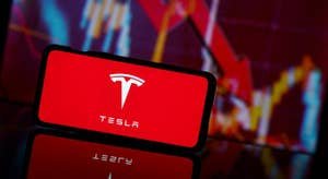 Teslapocalisse: licenziamenti e immatricolazioni pesano sul titolo