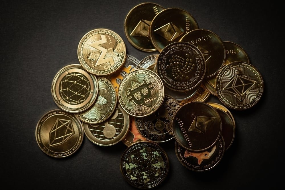 Weekend Crypto Round-Up: Bitcoin's Worst-Case Scenario, Dogecoin's Future And More