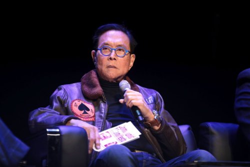 'We're F'd,' Says 'Rich Dad Poor Dad' Author Robert Kiyosaki Because Fed Chair Powell 'Finally Admitted Inflation Is Winning'