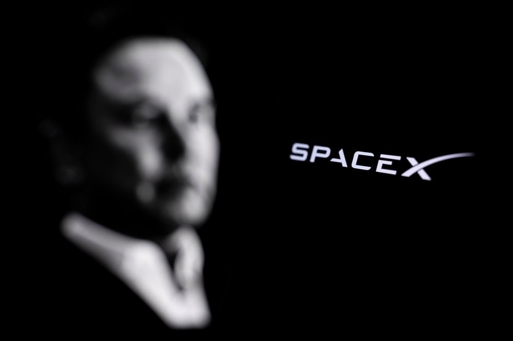 The Richest Australian Backs SpaceX With A Billion-Dollar Bet