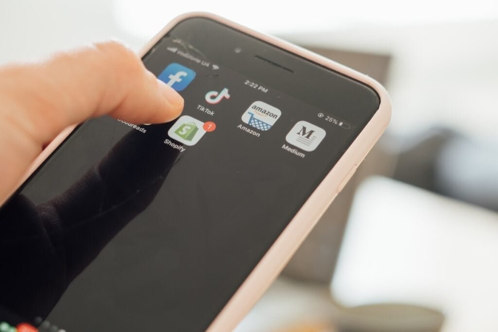 France, UK, Spain, Greece And Now Czech Republic — List Of Countries Exploring Social Media Ban For Kids Growing - Alphabet (NASDAQ:GOOG), Alphabet (NASDAQ:GOOGL)