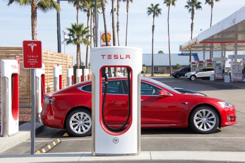 'Consumers Are Not Going To Hybrids': Ross Gerber Believes Tesla's 'Phenomenally Performing' Batteries Make EVs The Top Choice