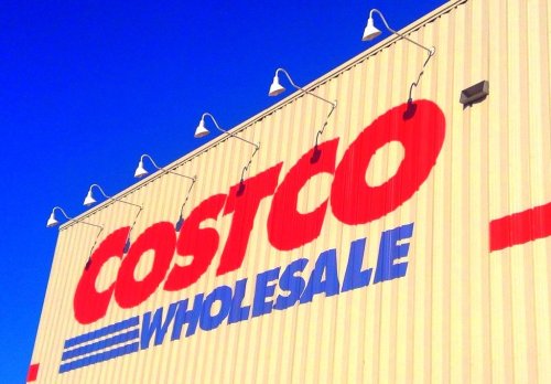 Costco Q4 Earnings Spotlight: EPS Beat, Revenue Beat, Comparable Sales Climb, Shares Slide