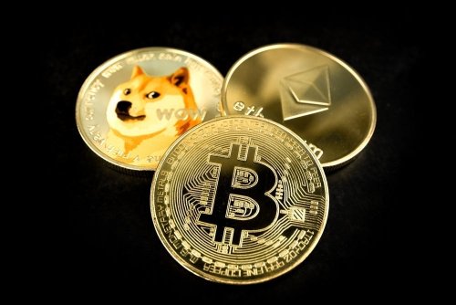 Bitcoin, Dogecoin Dip, Ethereum Stays Green: Trader Predicts 'First Major BTC Correction' Only After One Key Level Hits