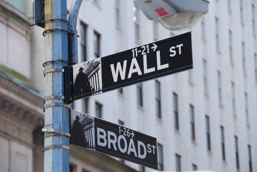 Check Out 3 Tech Stocks With Over 4% Dividend Yields From Wall Street's Most Accurate Analysts