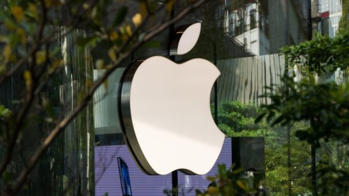 Apple's AI Crisis Reaches Boiling Point Ahead Of Top 100 Executive Retreat — Tim Cook And Key Execs Called Out Over Siri Failure By Top Analyst