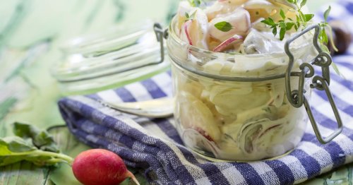 Der perfekte Mitnehm-Salat für Picknick, Gartenparty und Grillabend: Tolles Rezept für saftigen Kartoffelsalat mit scharfen Radieschen und knackigen Sprossen