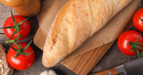 Einfaches Rezept für Tomaten-Zwiebel-Baguette: Mit wenigen Handgriffen zu leckerem Brot-Genuss
