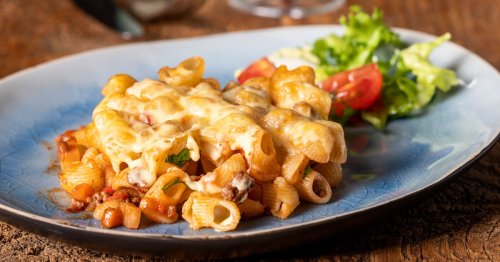 Cremiger Nudelauflauf mit Tomaten und Mozzarella – das perfekte Rezept für Ihr Familien-Abendessen!