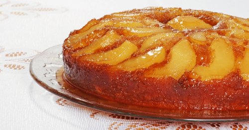 Geniales Back-Projekt fürs Wochenende: Kennen Sie schon Upside-Down-Kuchen mit Pfirsichen? Dieser einfache Obstkuchen ist verboten lecker!
